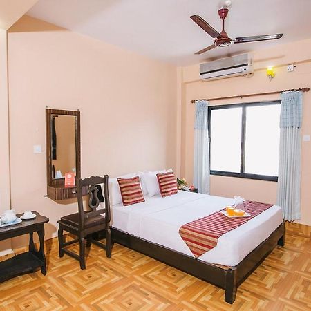 Hotel Ezen Pokhara Buitenkant foto