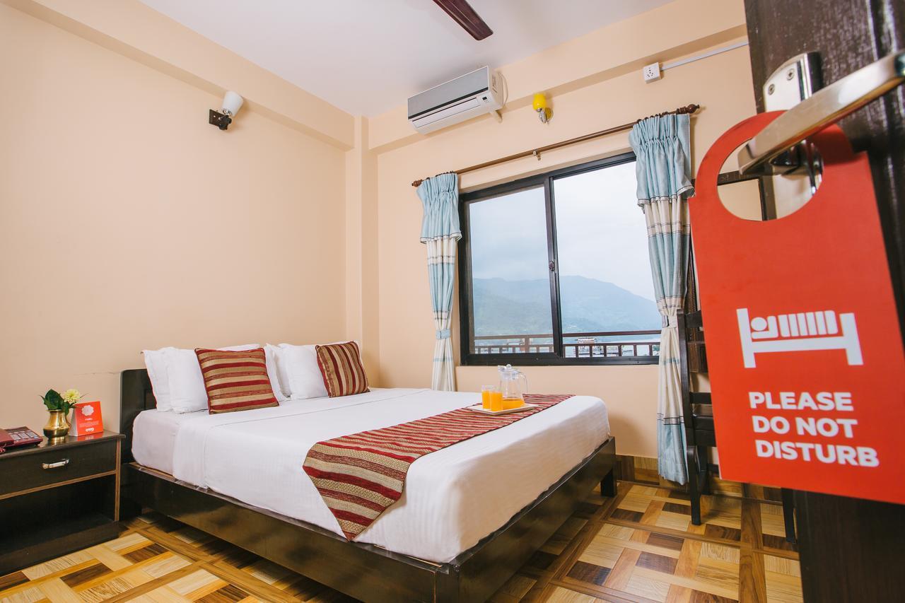 Hotel Ezen Pokhara Buitenkant foto