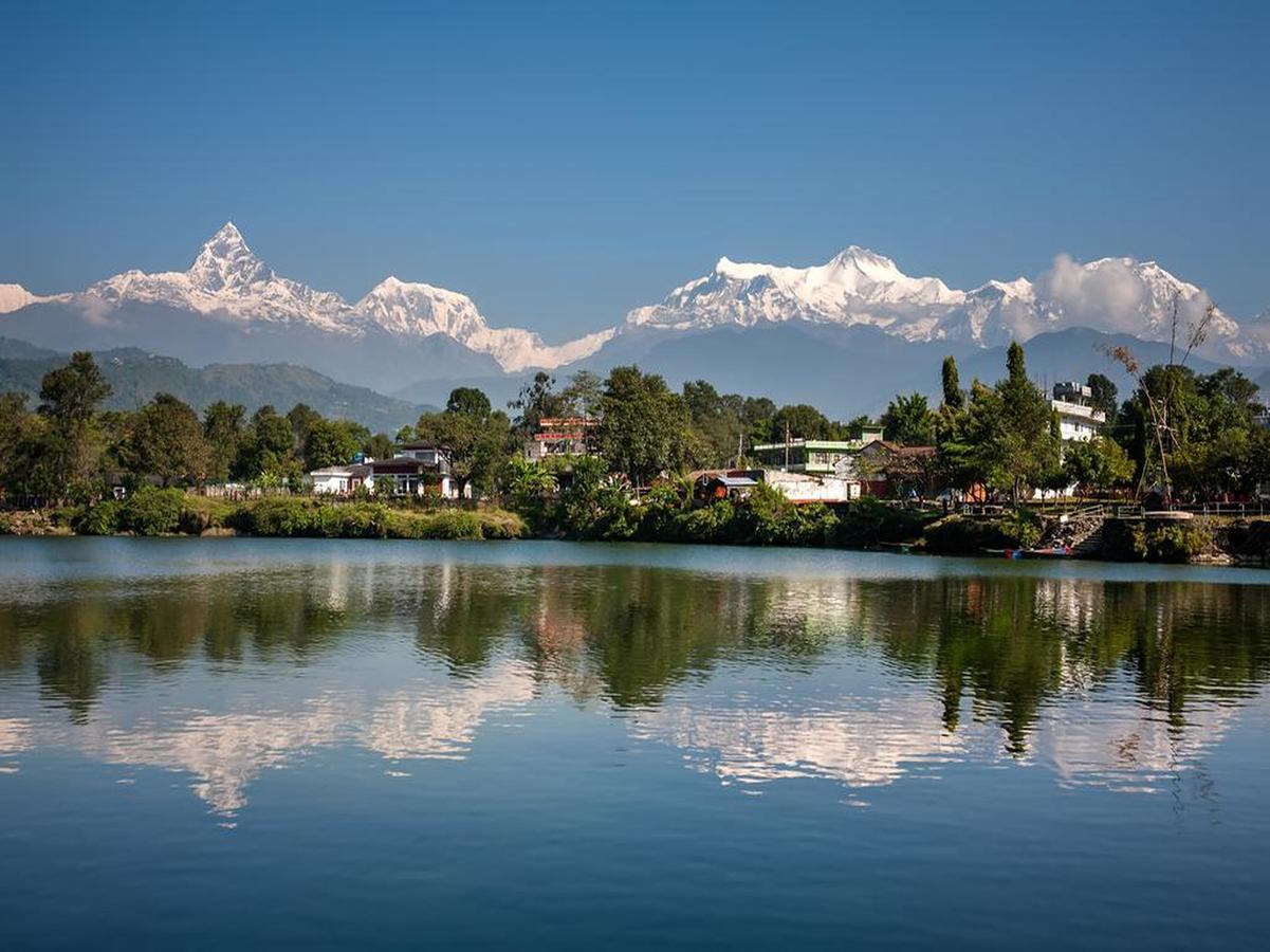 Hotel Ezen Pokhara Buitenkant foto