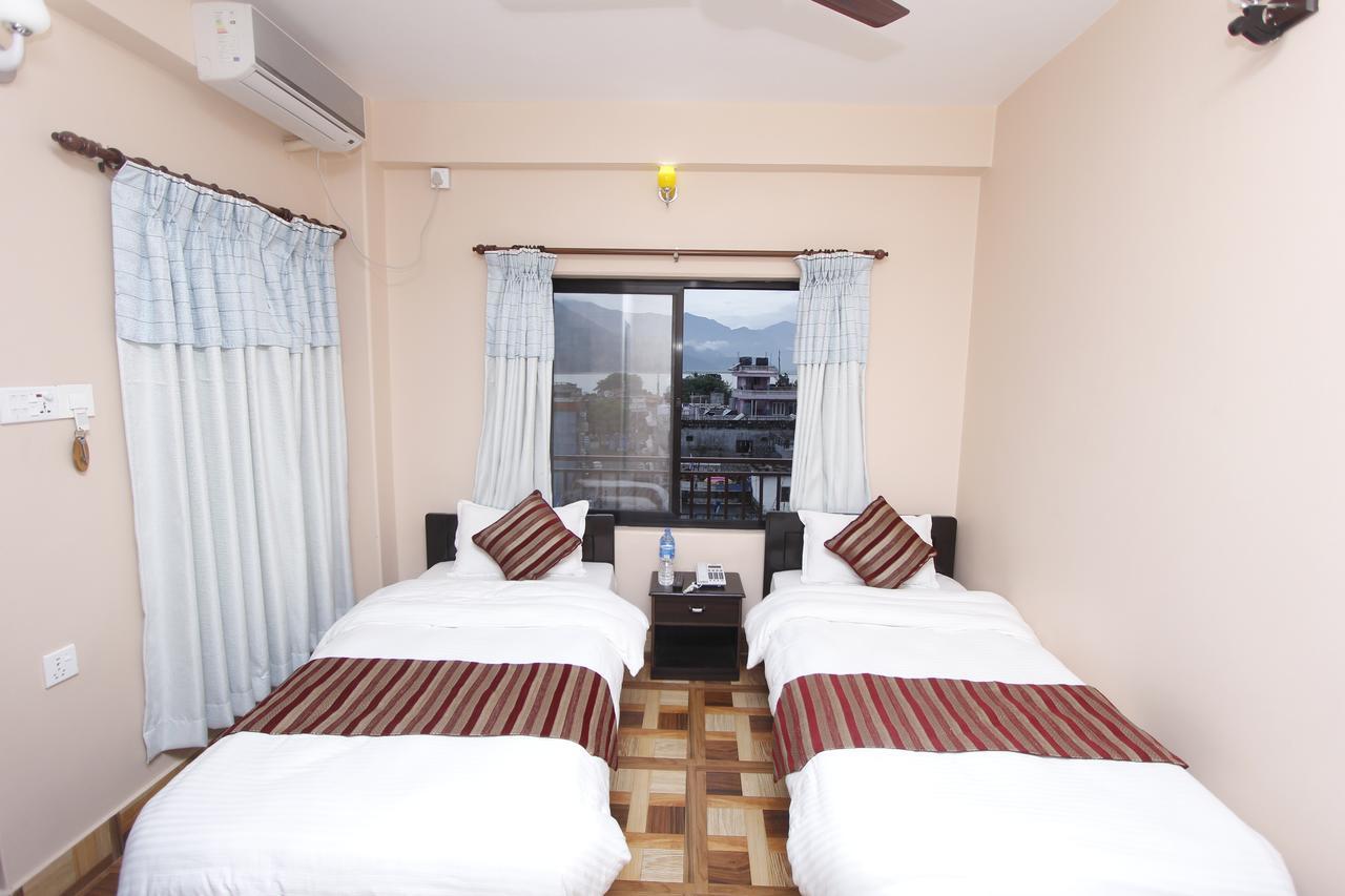 Hotel Ezen Pokhara Buitenkant foto