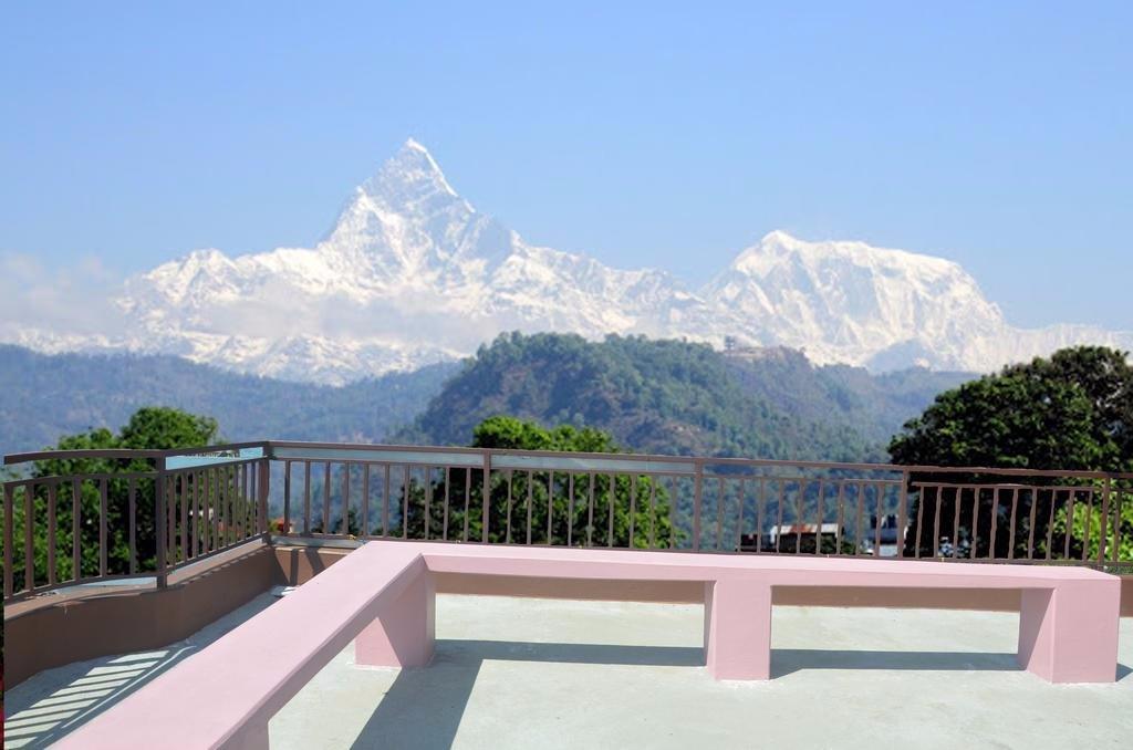 Hotel Ezen Pokhara Buitenkant foto